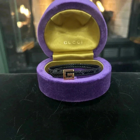 Brand new unused GUCCI Square  Gold Color G leather bracelet black - Picture 6 of 8